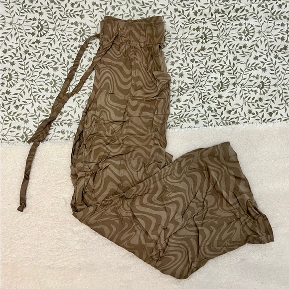 Urban Outfitters Cargo Wide Leg Printed Pant in Swirl Tan - Picture 2 of 5